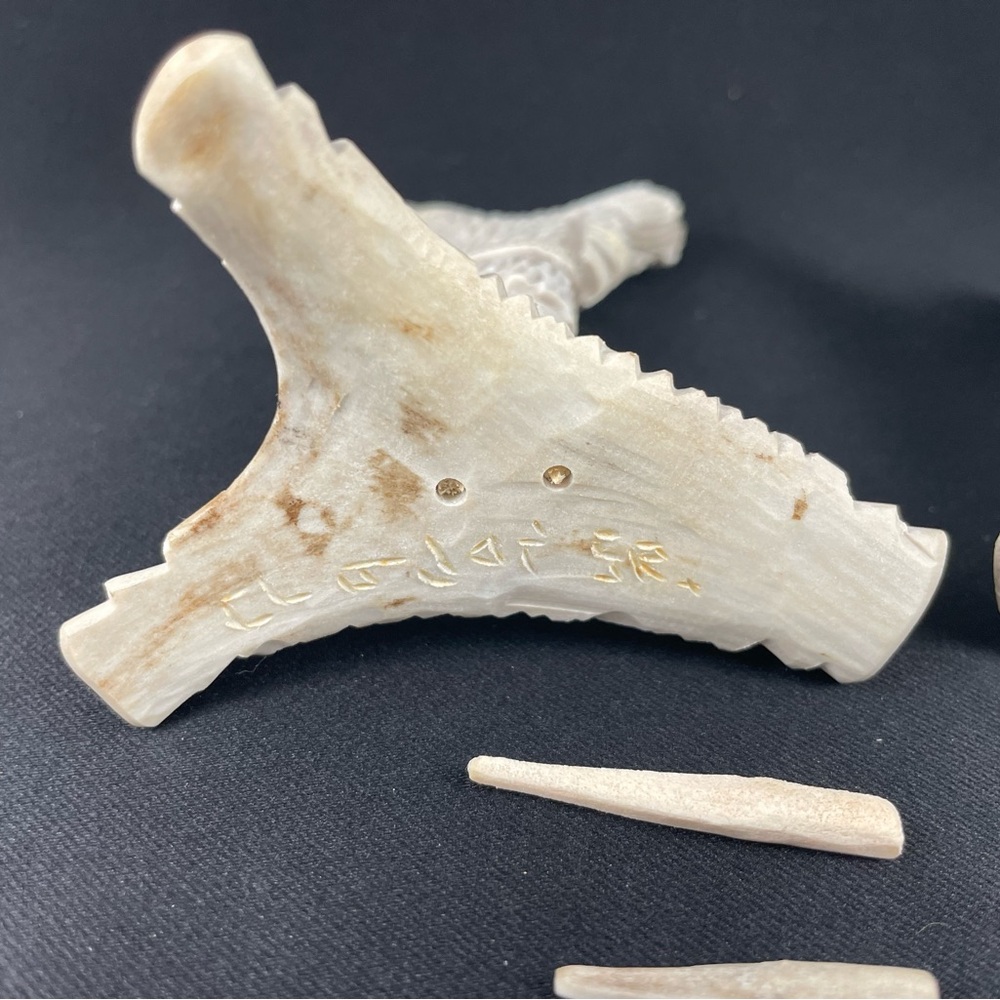 Handcarved Inuit Indigenous Caribou Antler Cribbage Board and Two Figurines - Picture 10 of 13